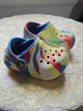 Crocs Kids Classic Lined Marbled Clogs size 4